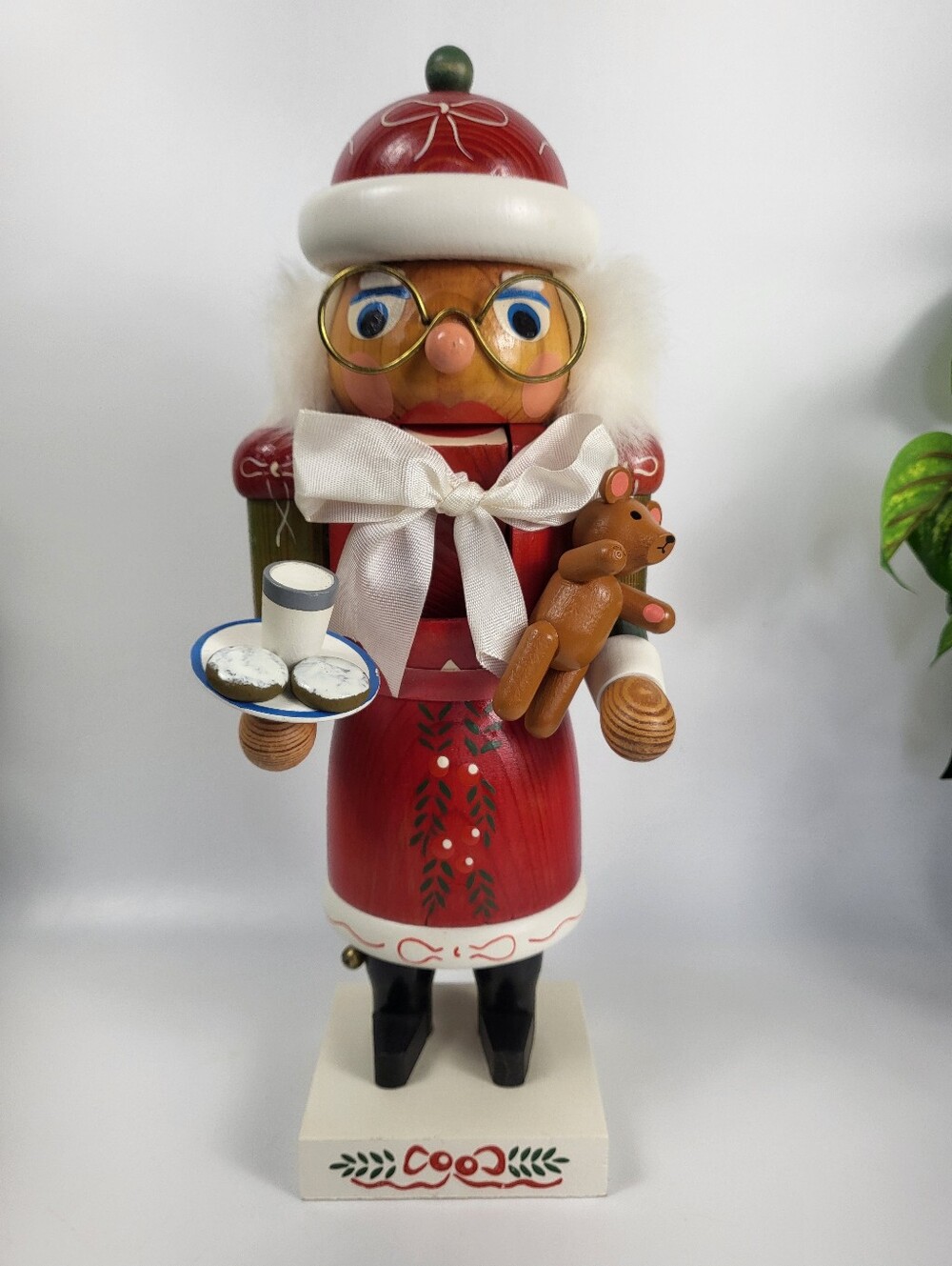 RARE Steinbach / Volkskunst Vintage Nutcracker - German Expertic Mrs Claus 13"